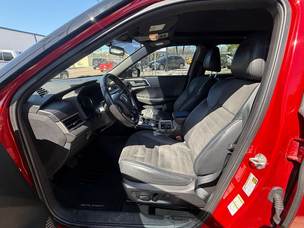 2022 Mitsubishi Outlander Image 8