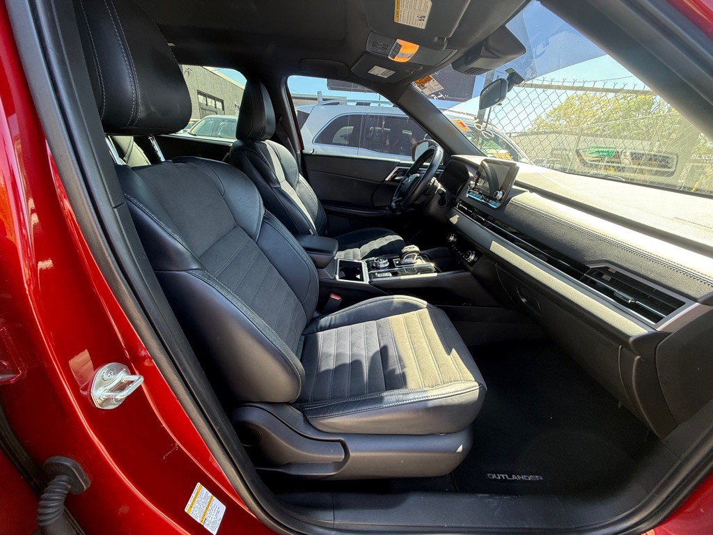 2022 Mitsubishi Outlander Image 16