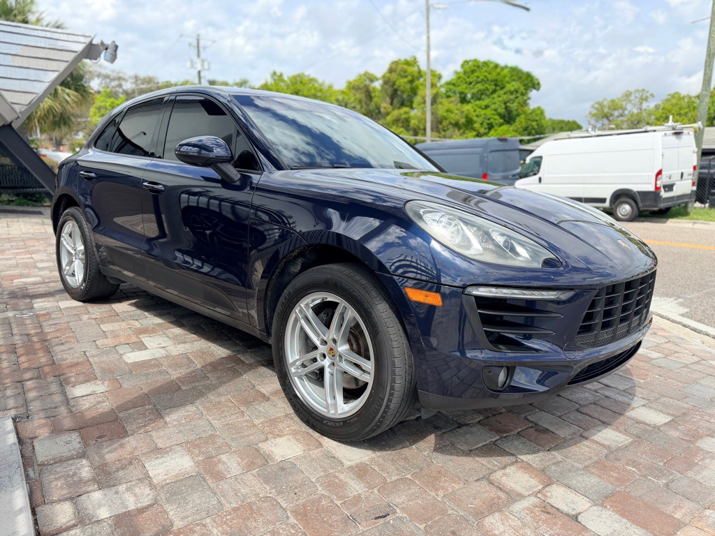 2017 Porsche Macan Image 2