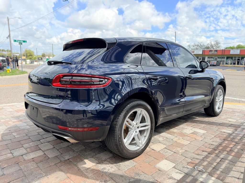 2017 Porsche Macan Image 7