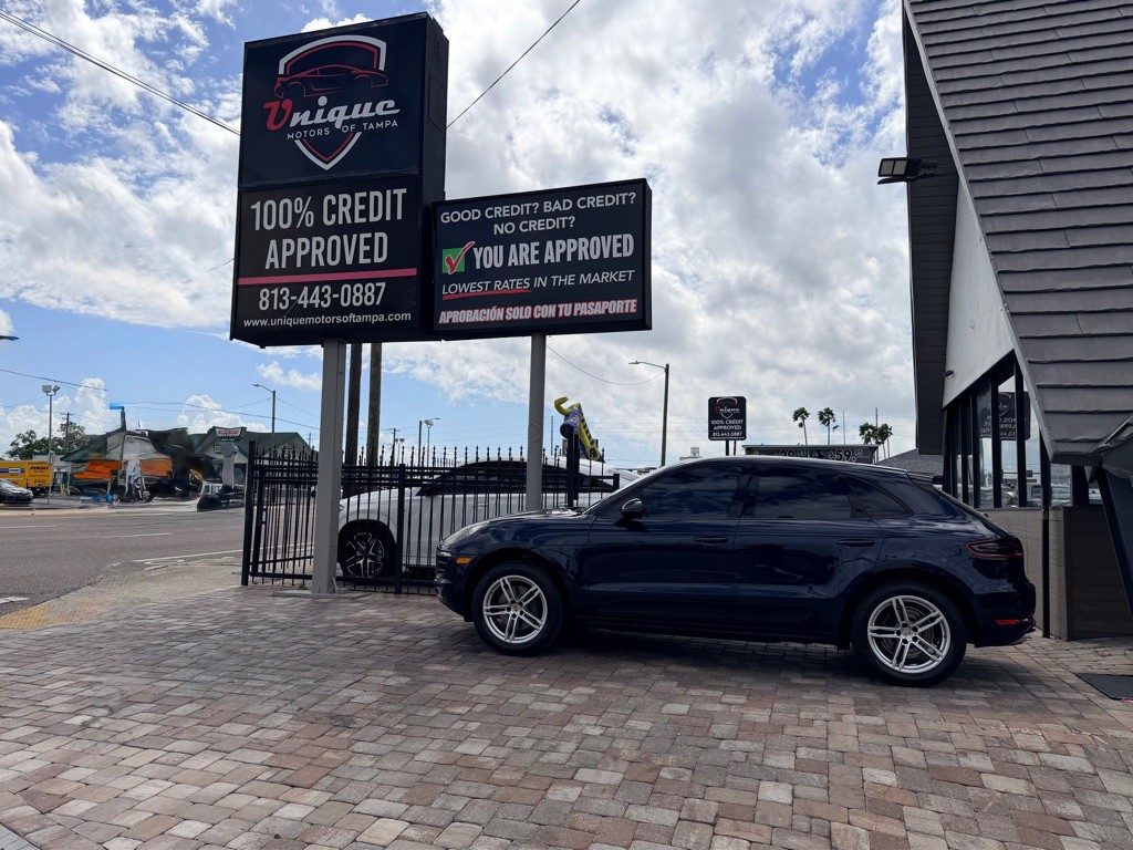 2017 Porsche Macan Image 8