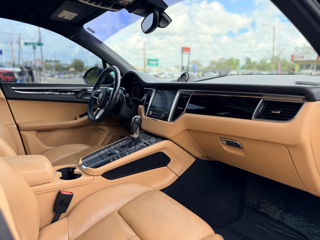 2017 Porsche Macan Image 13