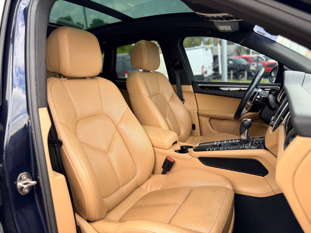 2017 Porsche Macan Image 14