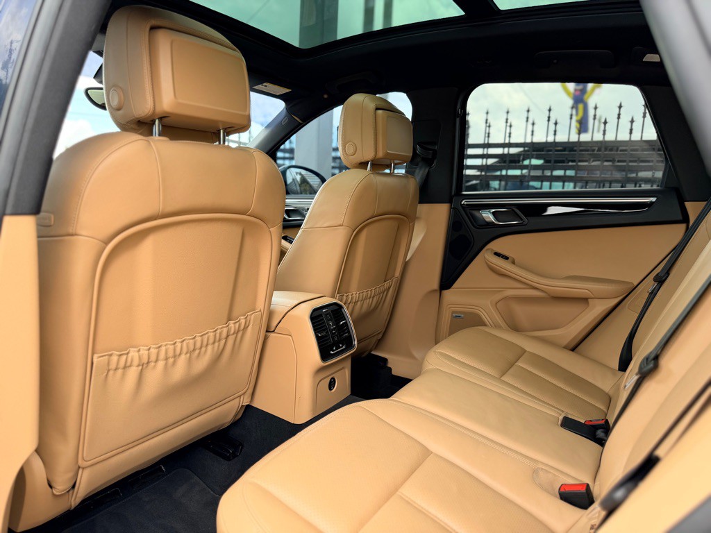 2017 Porsche Macan Image 15