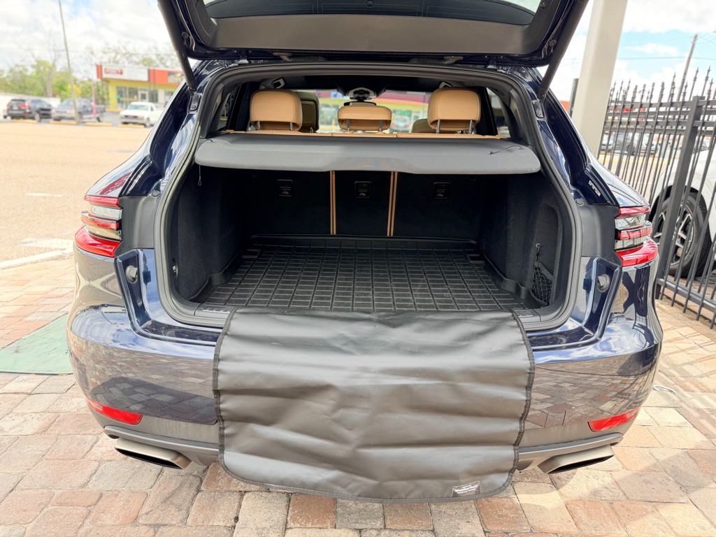 2017 Porsche Macan Image 19