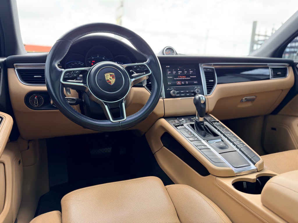 2017 Porsche Macan Image 22