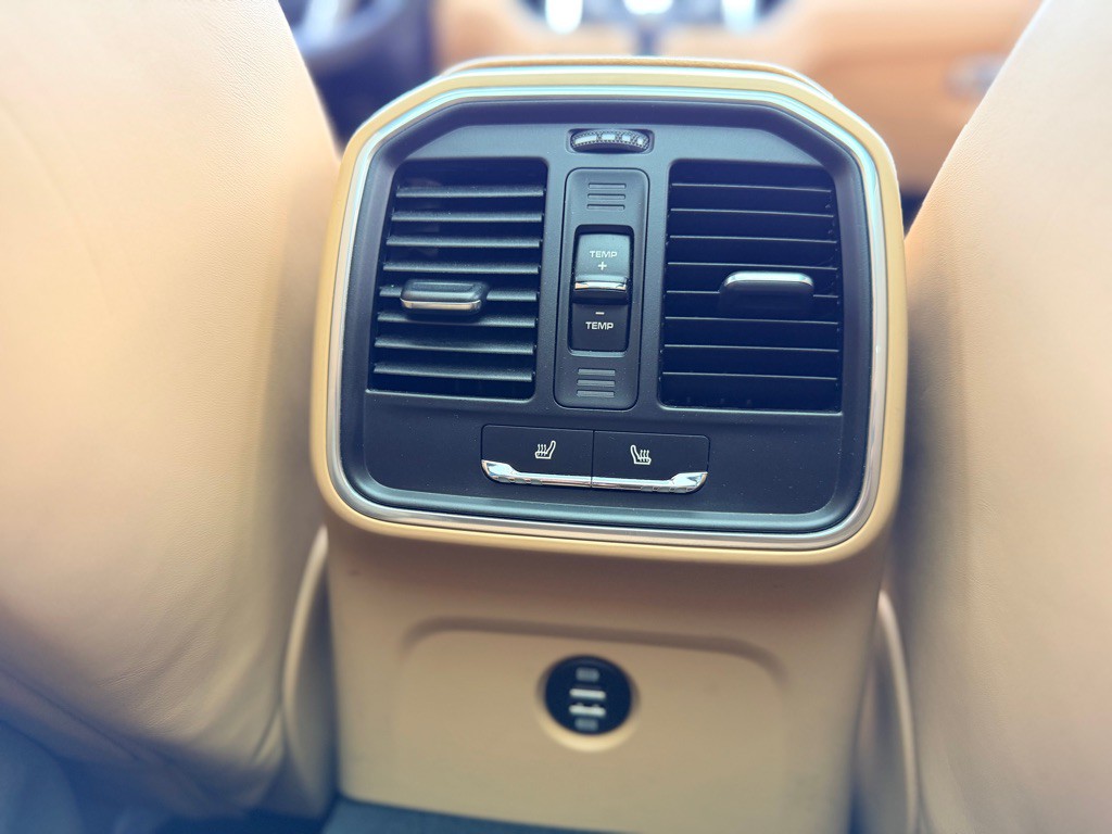 2017 Porsche Macan Image 23