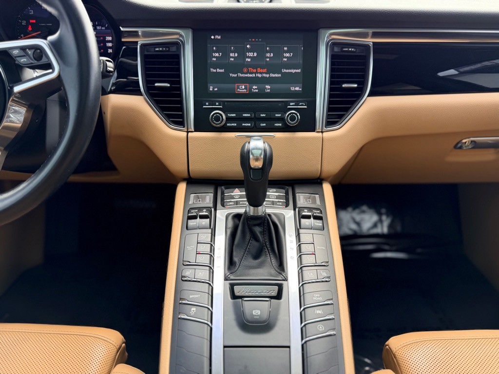 2017 Porsche Macan Image 24