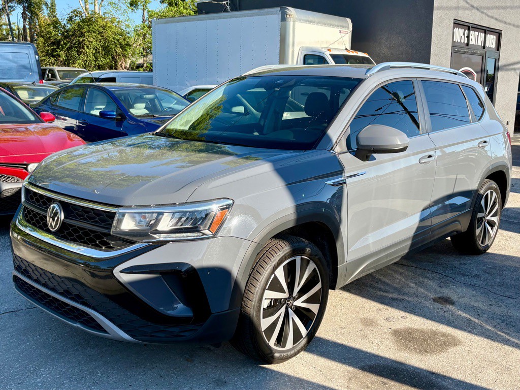 2023 Volkswagen Taos Image 3