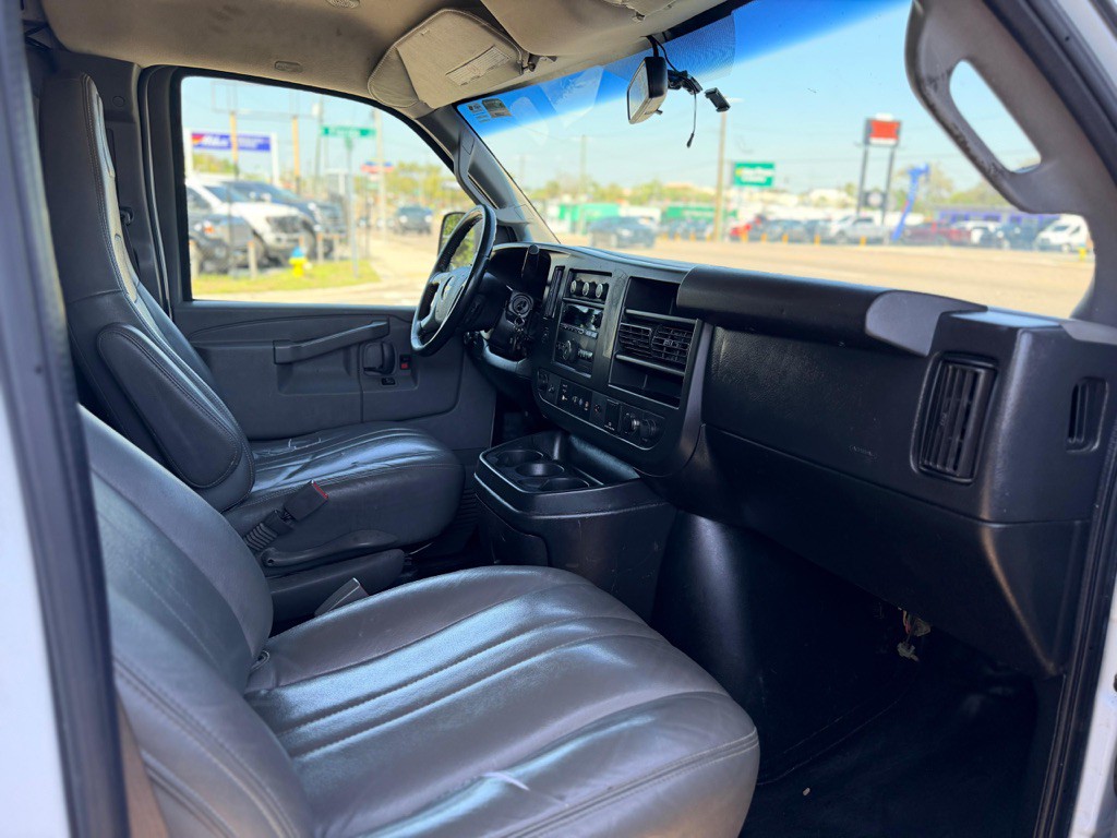 2019 Chevrolet Express Image 21
