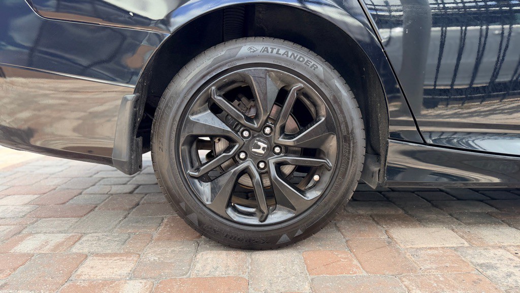 2019 Honda Accord Image 11