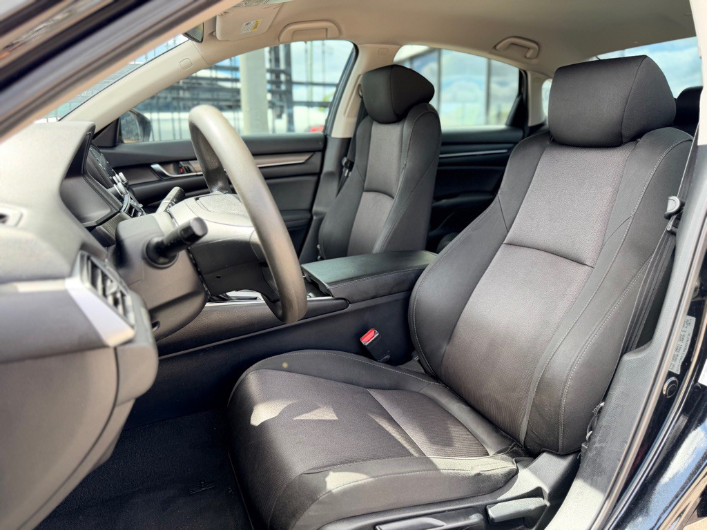 2019 Honda Accord Image 16