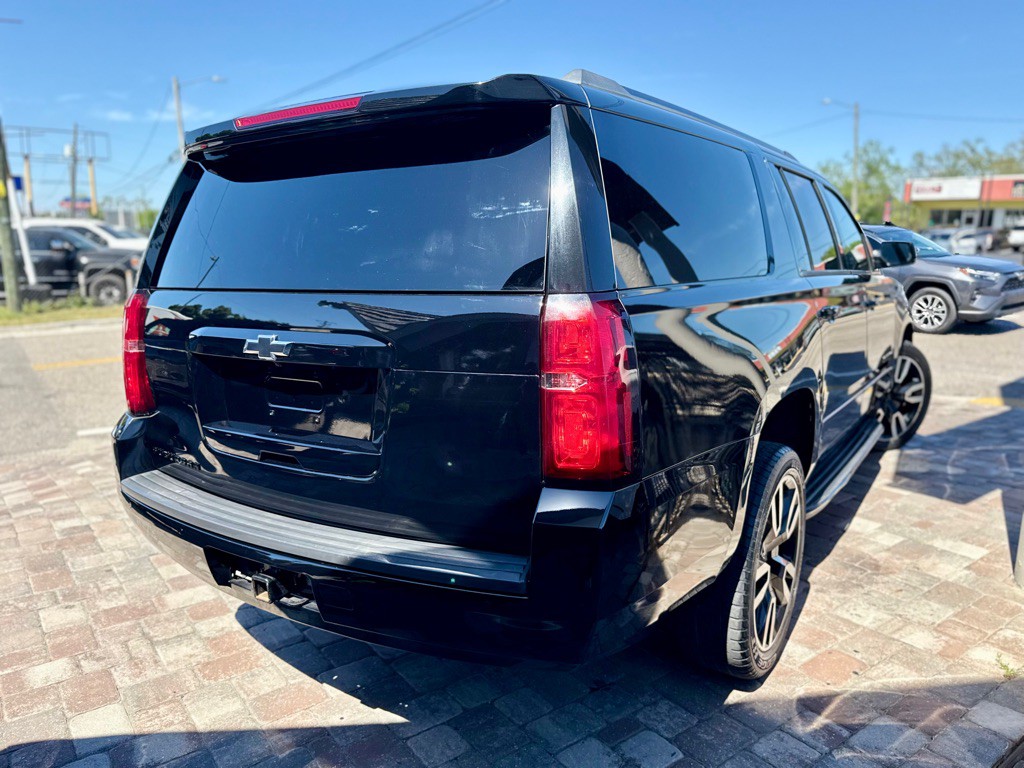 2018 Chevrolet Suburban Image 2