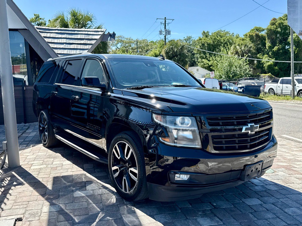 2018 Chevrolet Suburban Image 3
