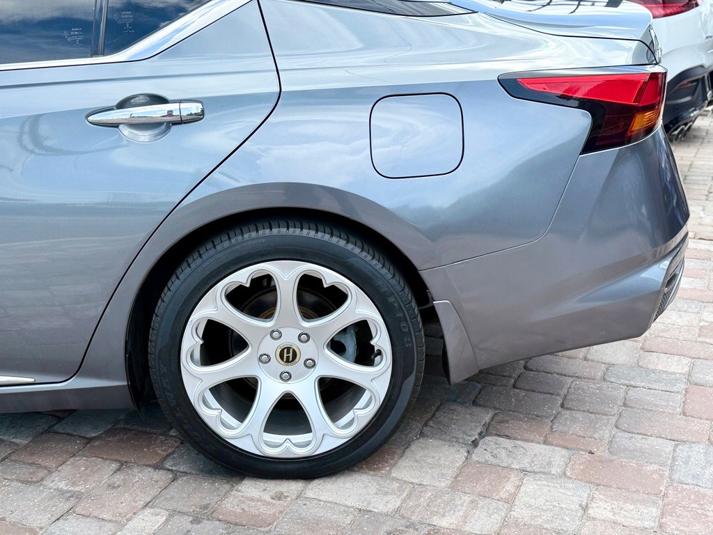 2019 Nissan Altima Image 9