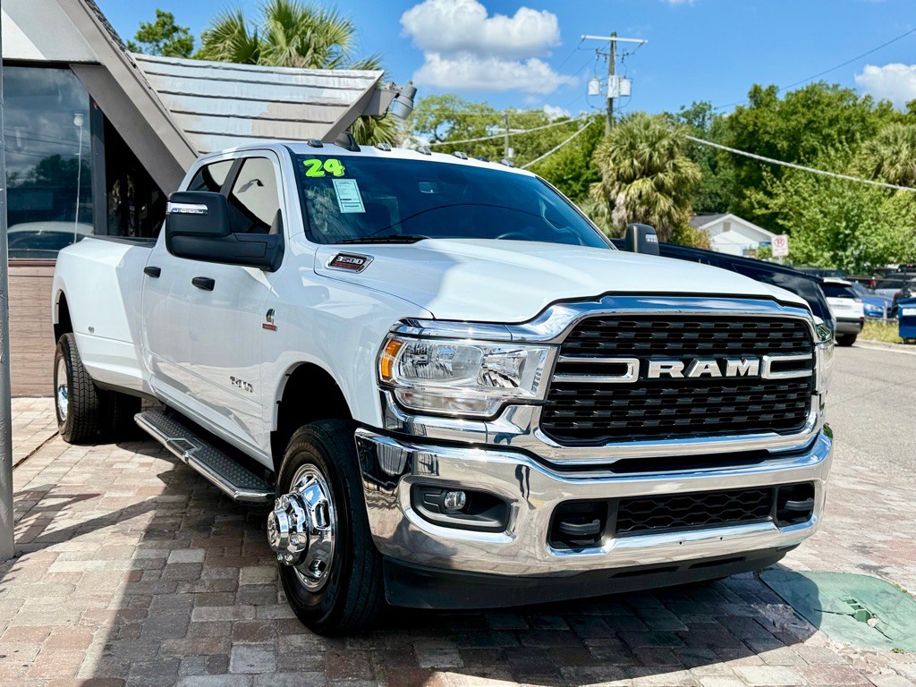 2024 RAM 3500 Image 3