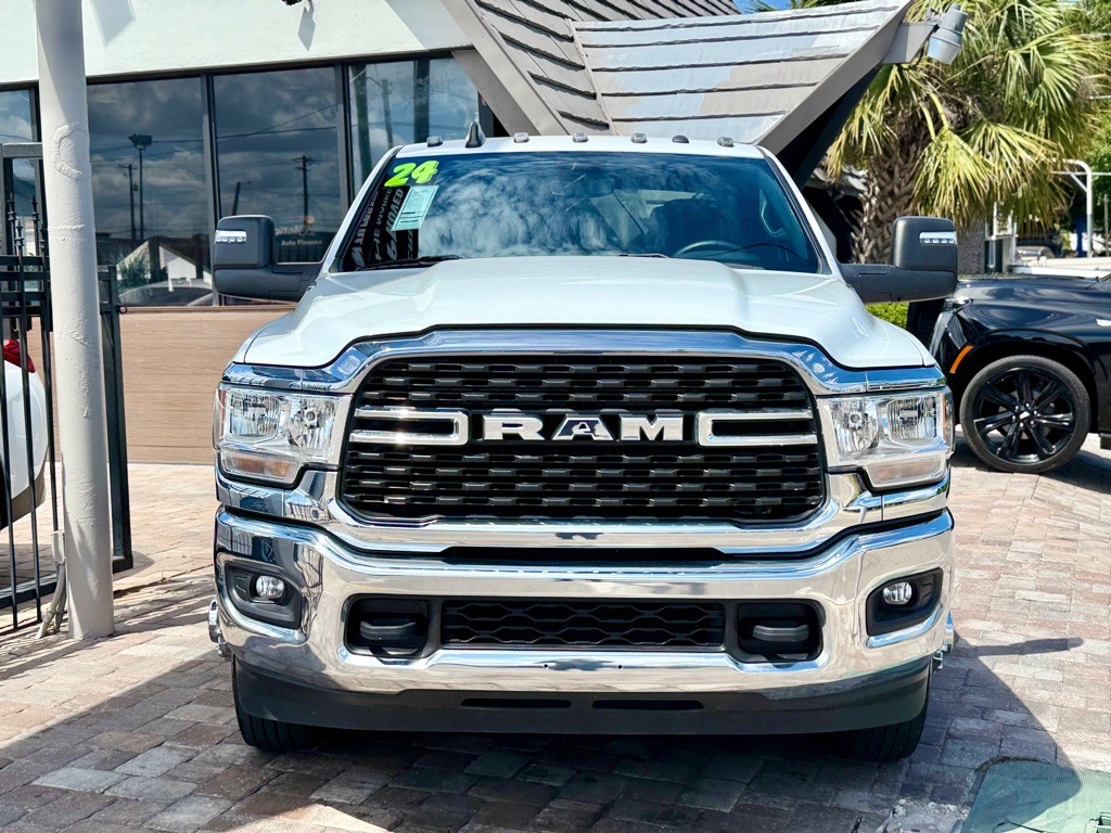 2024 RAM 3500 Image 4