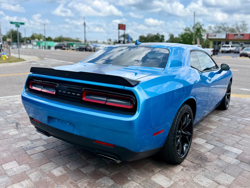 2016 Dodge Challenger Image 9