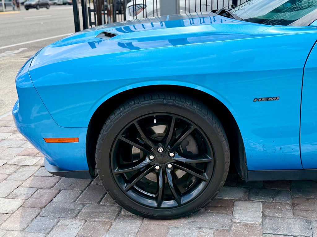 2016 Dodge Challenger Image 11