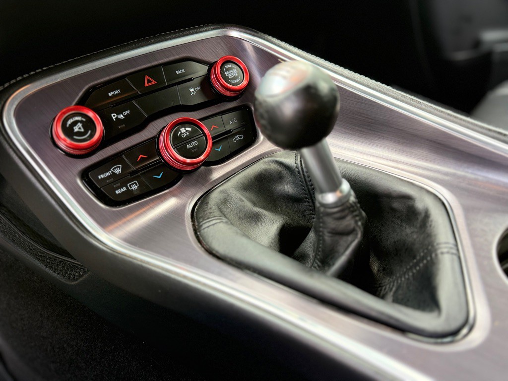 2016 Dodge Challenger Image 15
