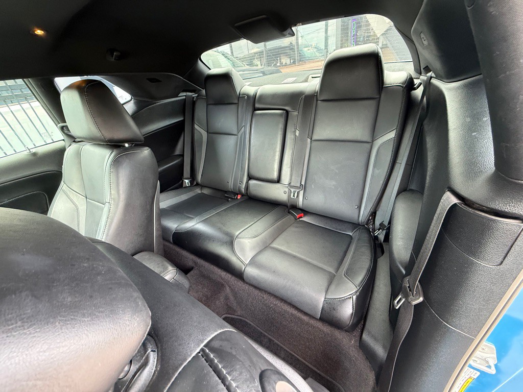 2016 Dodge Challenger Image 17