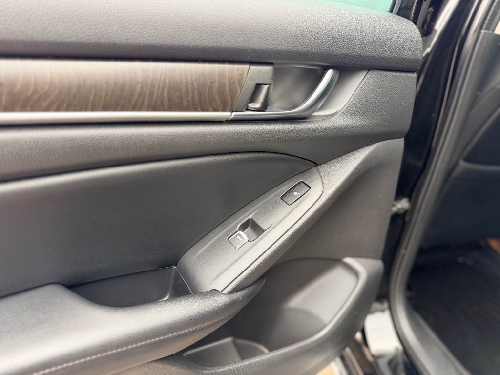 2018 Honda Accord Image 19
