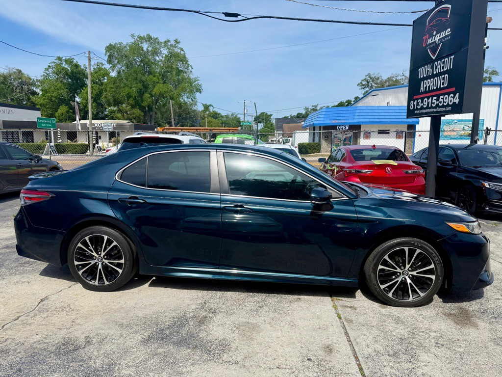 2019 Toyota Camry Image 3
