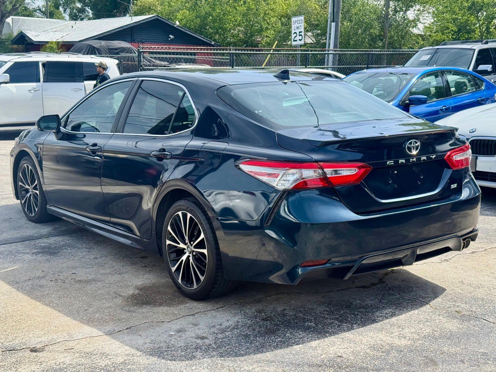 2019 Toyota Camry Image 8