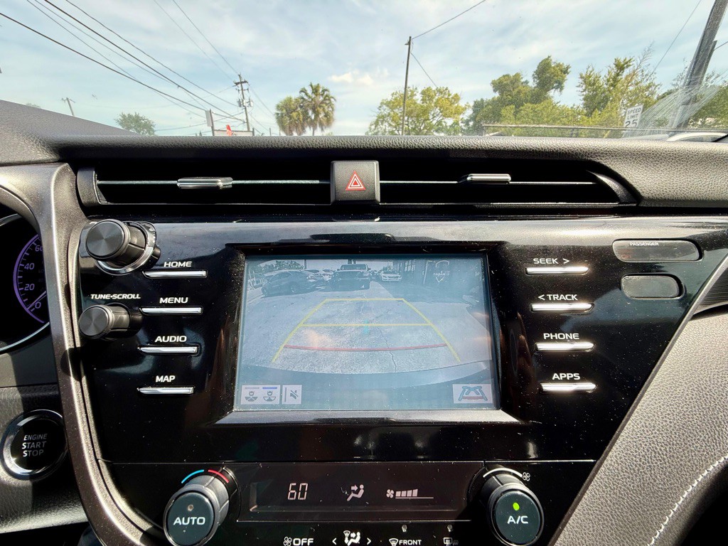 2019 Toyota Camry Image 11