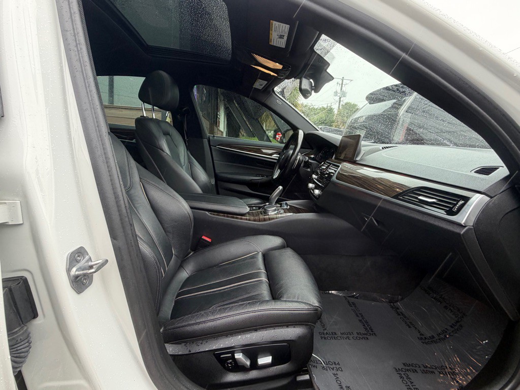 2019 BMW 5 Series Image 17