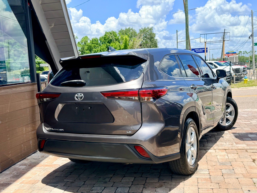 2021 Toyota Highlander Image 2