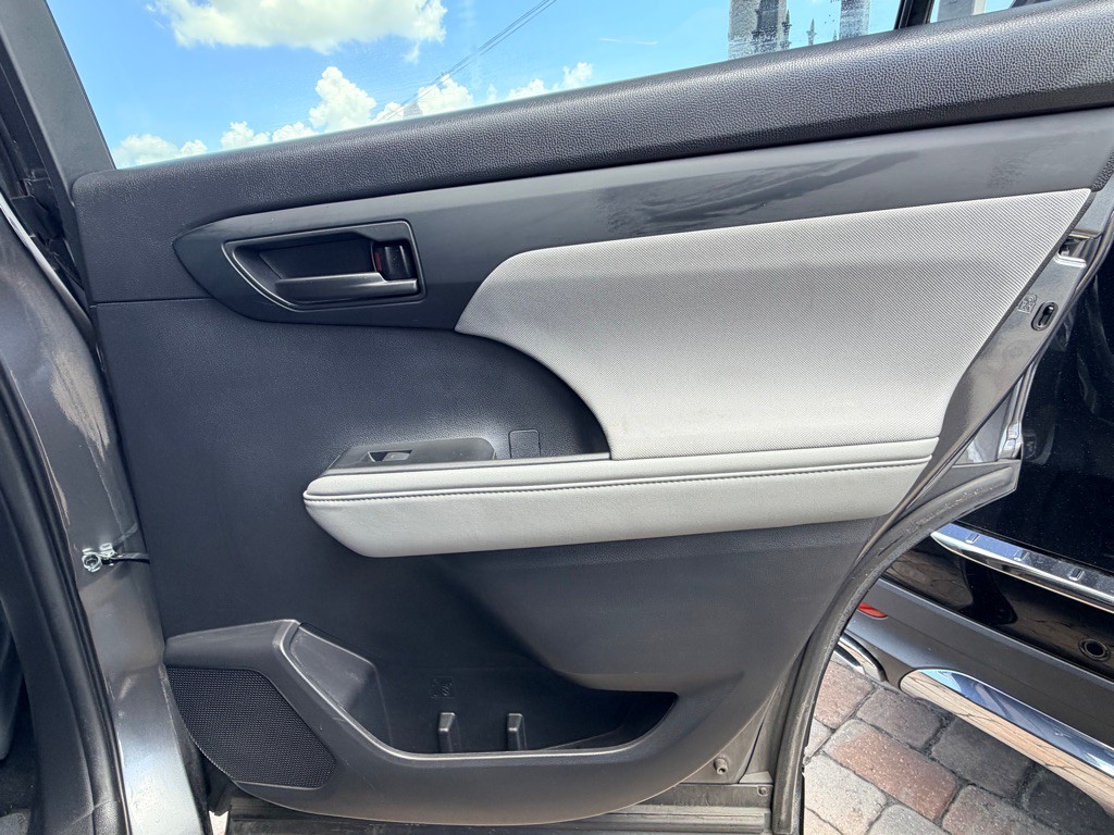 2021 Toyota Highlander Image 30