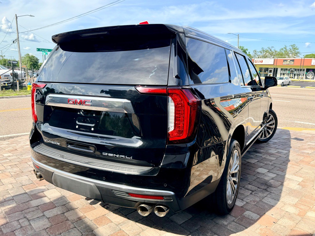 2022 GMC Yukon Image 3