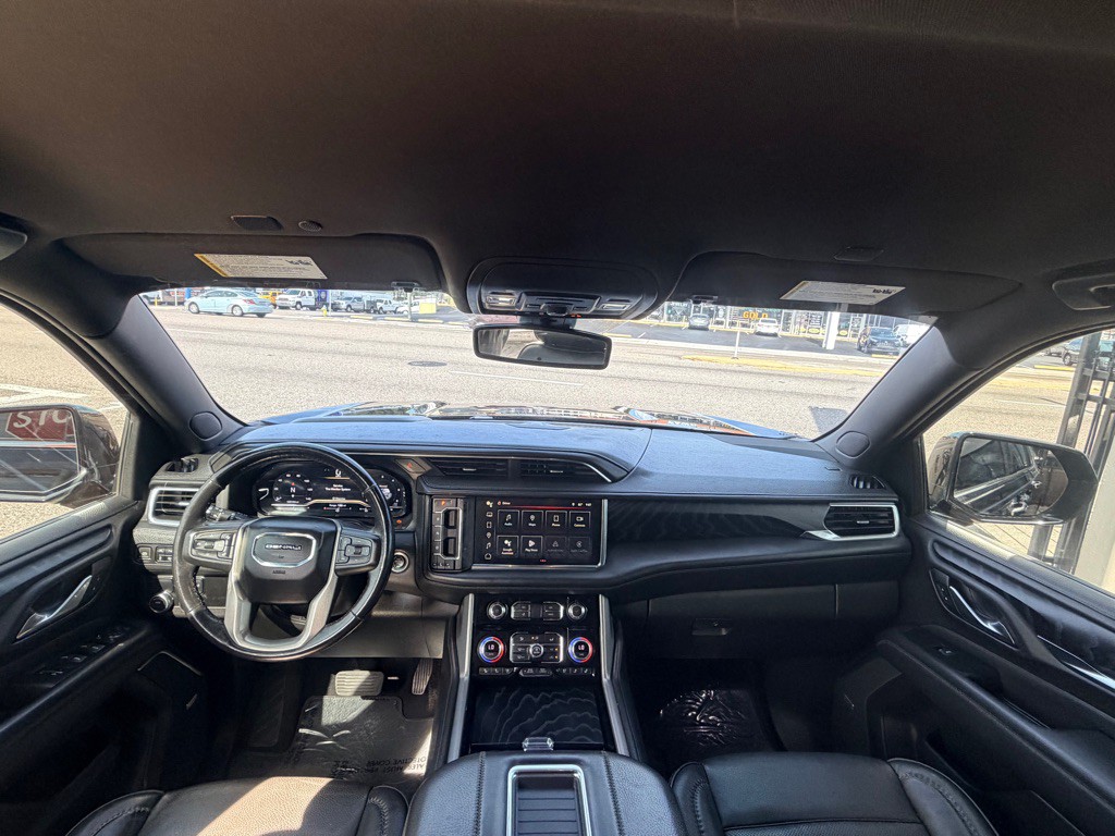2022 GMC Yukon Image 14