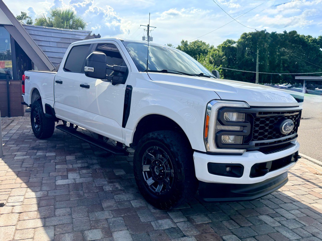 2023 Ford F-350 Image 3