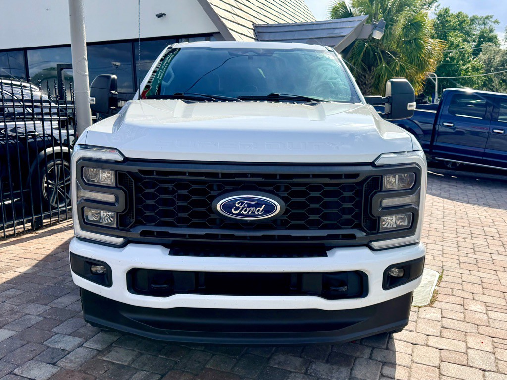 2023 Ford F-350 Image 4