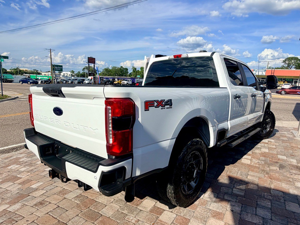 2023 Ford F-350 Image 24