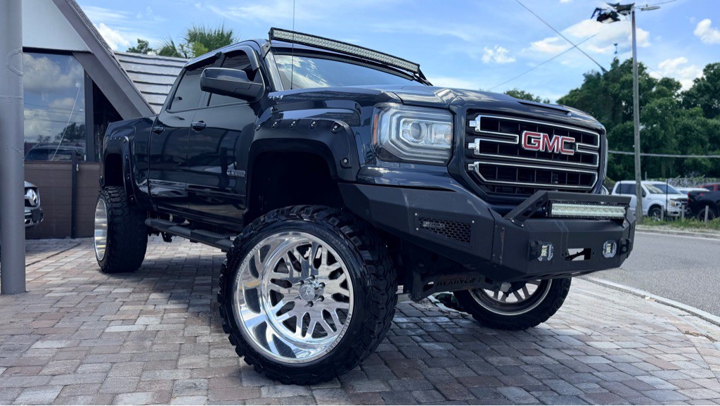 2017 GMC Sierra Image 4