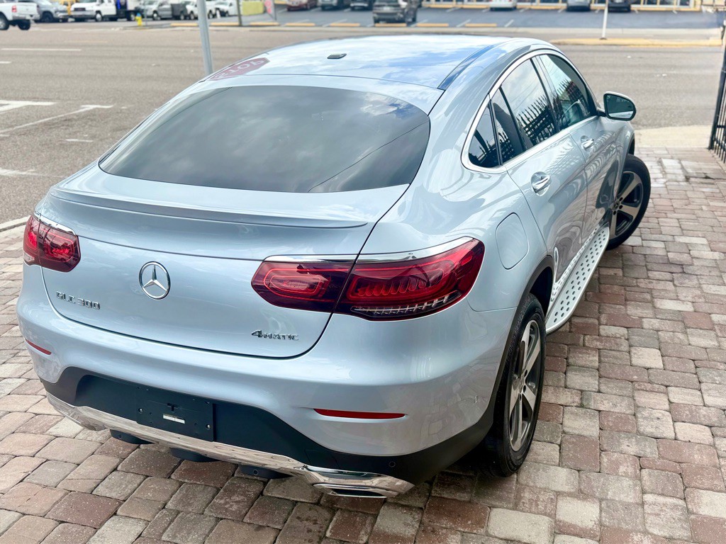 2021 Mercedes-Benz GLC-Class Image 3