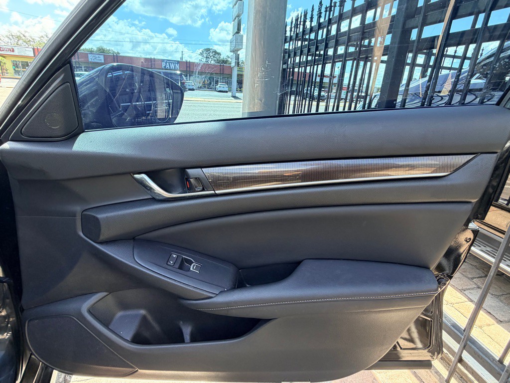 2021 Honda Accord Image 32