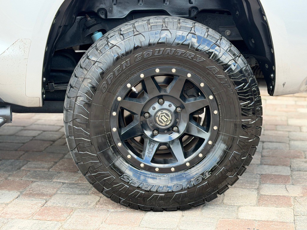 2017 Toyota Tundra Image 10