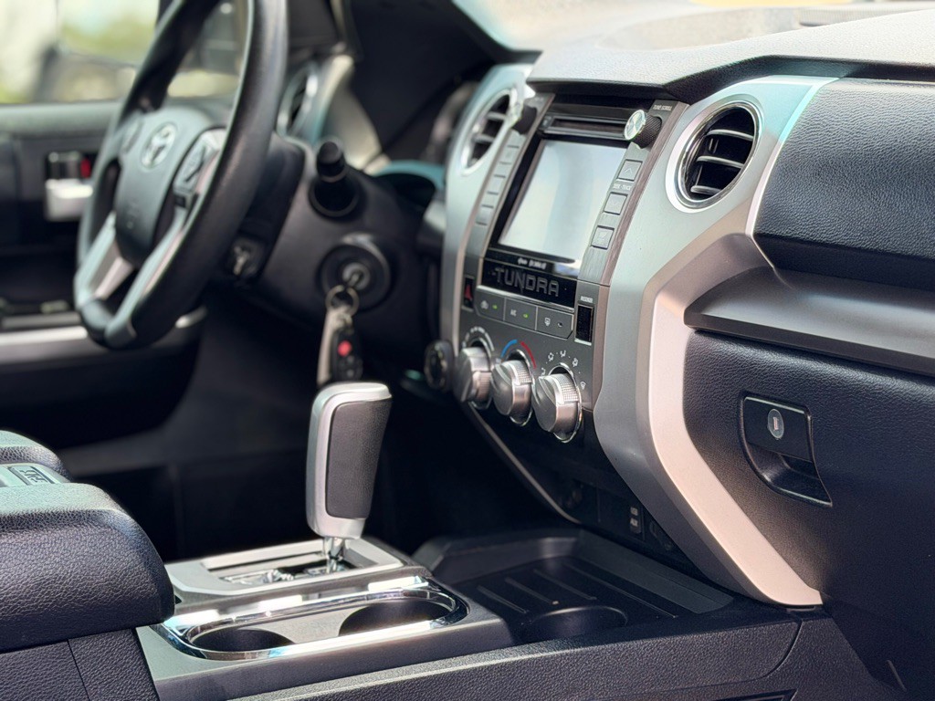 2017 Toyota Tundra Image 24