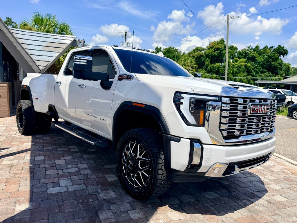 2024 GMC Sierra Image 3