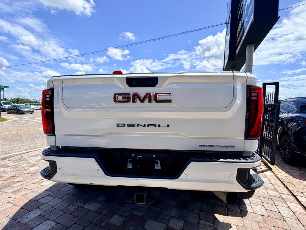 2024 GMC Sierra Image 8