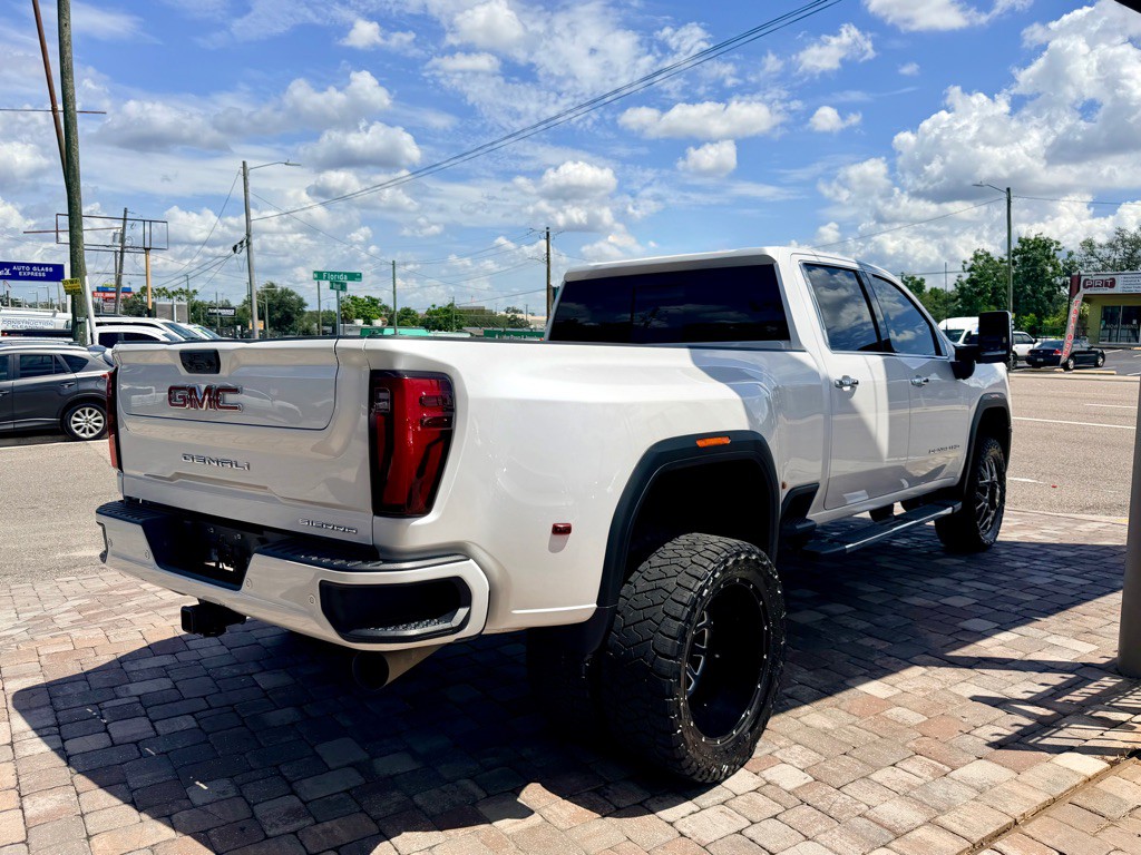 2024 GMC Sierra Image 9