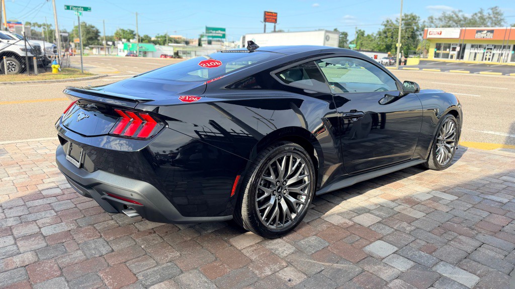 2025 Ford Mustang Image 10
