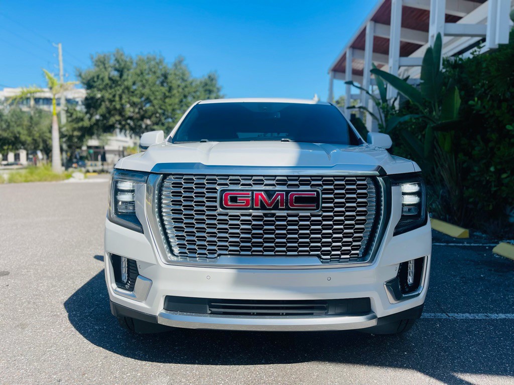 2022 GMC Yukon Image 2