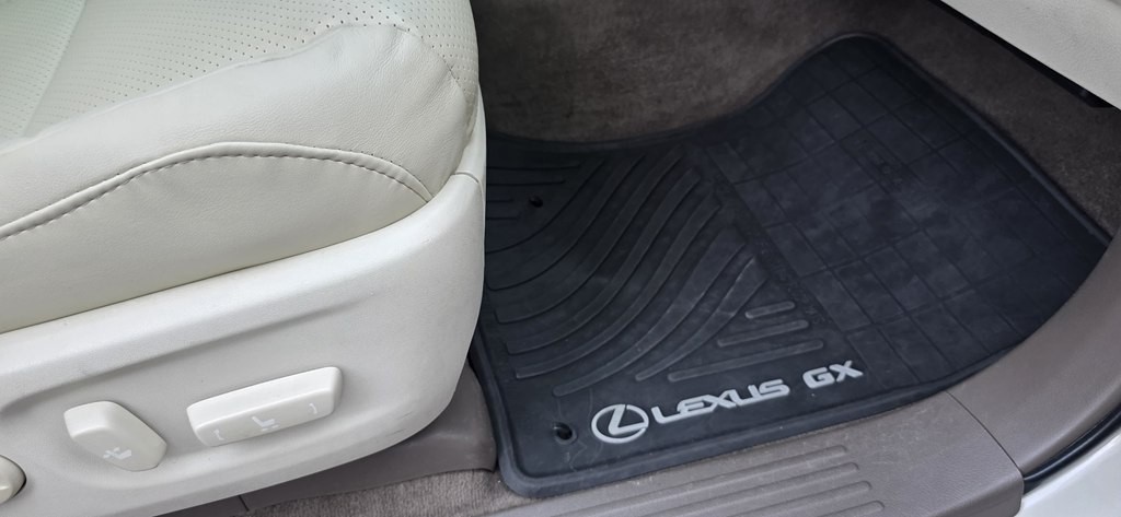 2012 Lexus GX Image 34