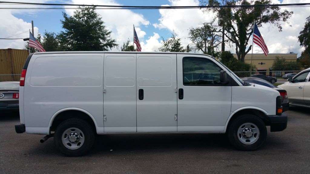 2012 Chevrolet Express Image 3