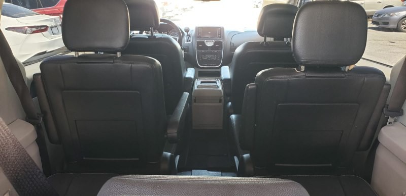 2014 Chrysler Town & Country Image 23